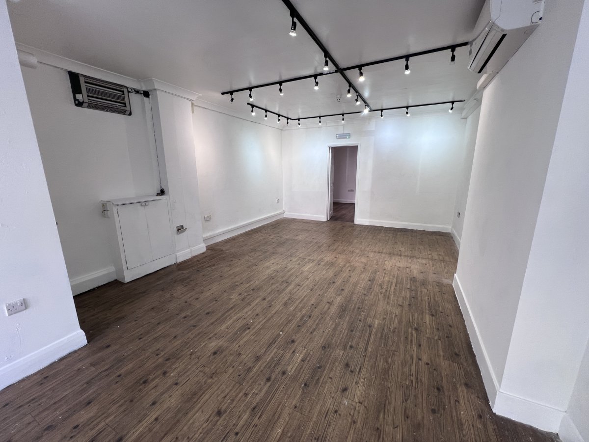 Retail/Shop in Westerham - photo 2