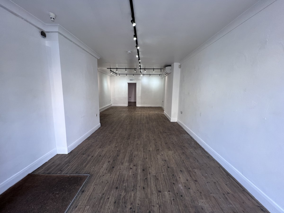 Retail/Shop in Westerham - photo 3