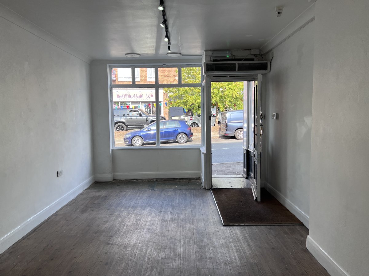 Retail/Shop in Westerham - photo 4