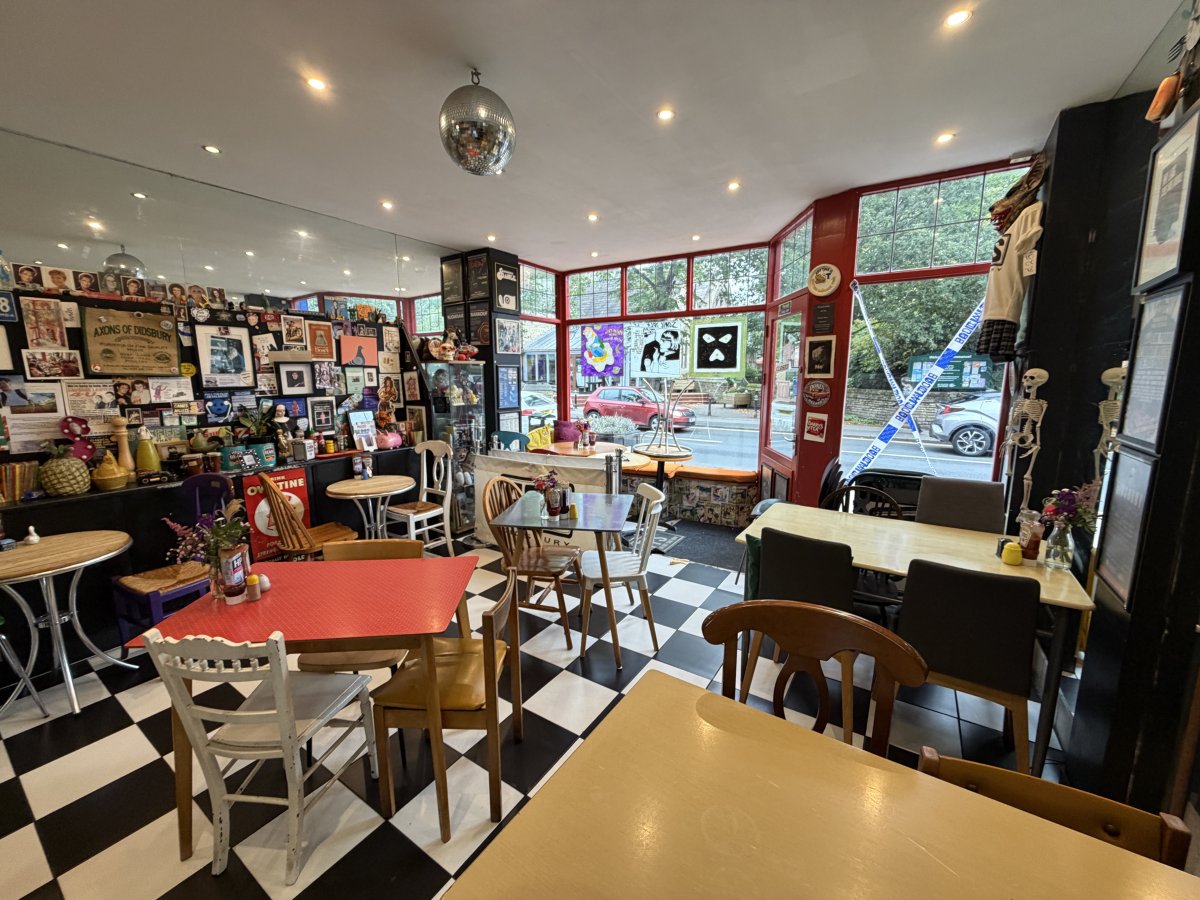 Retail/Shop in Didsbury - photo 2