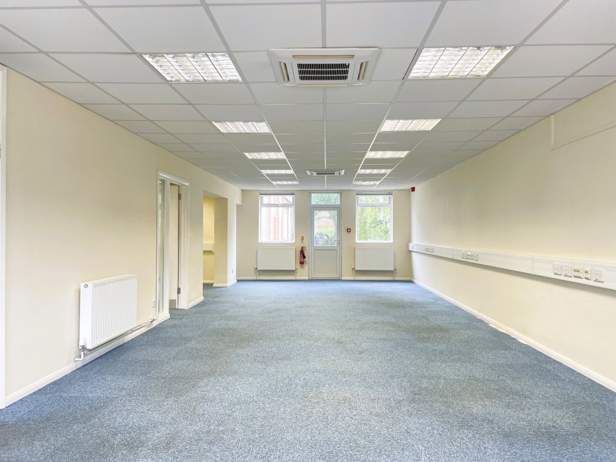 Office in Burton On Trent - photo 2