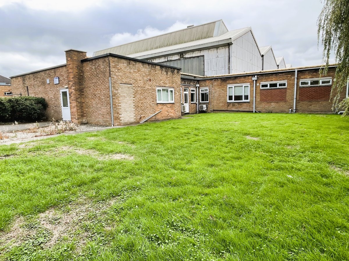 Office in Burton On Trent - photo 4