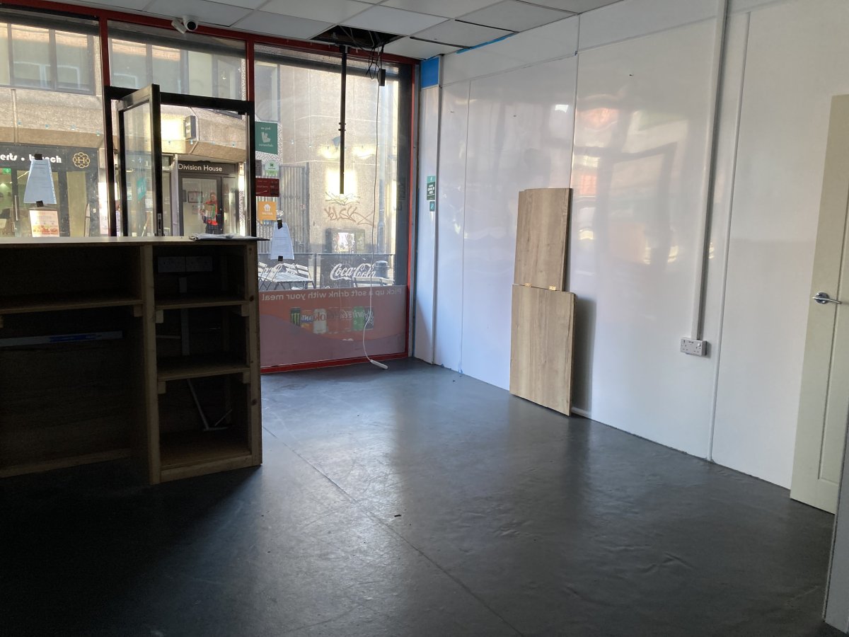 Retail/Shop in Sheffield - photo 3