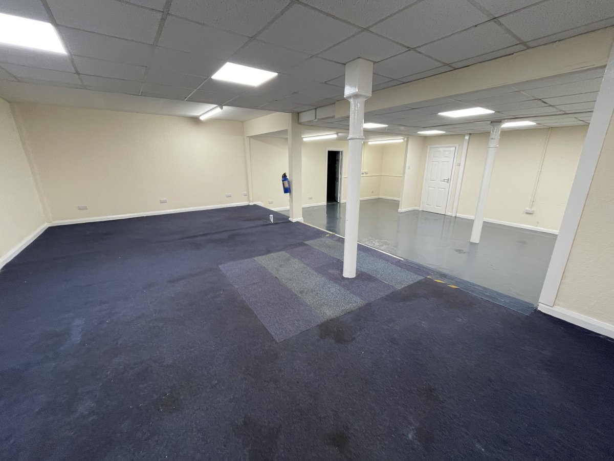 Retail/Shop in Honley - photo 3