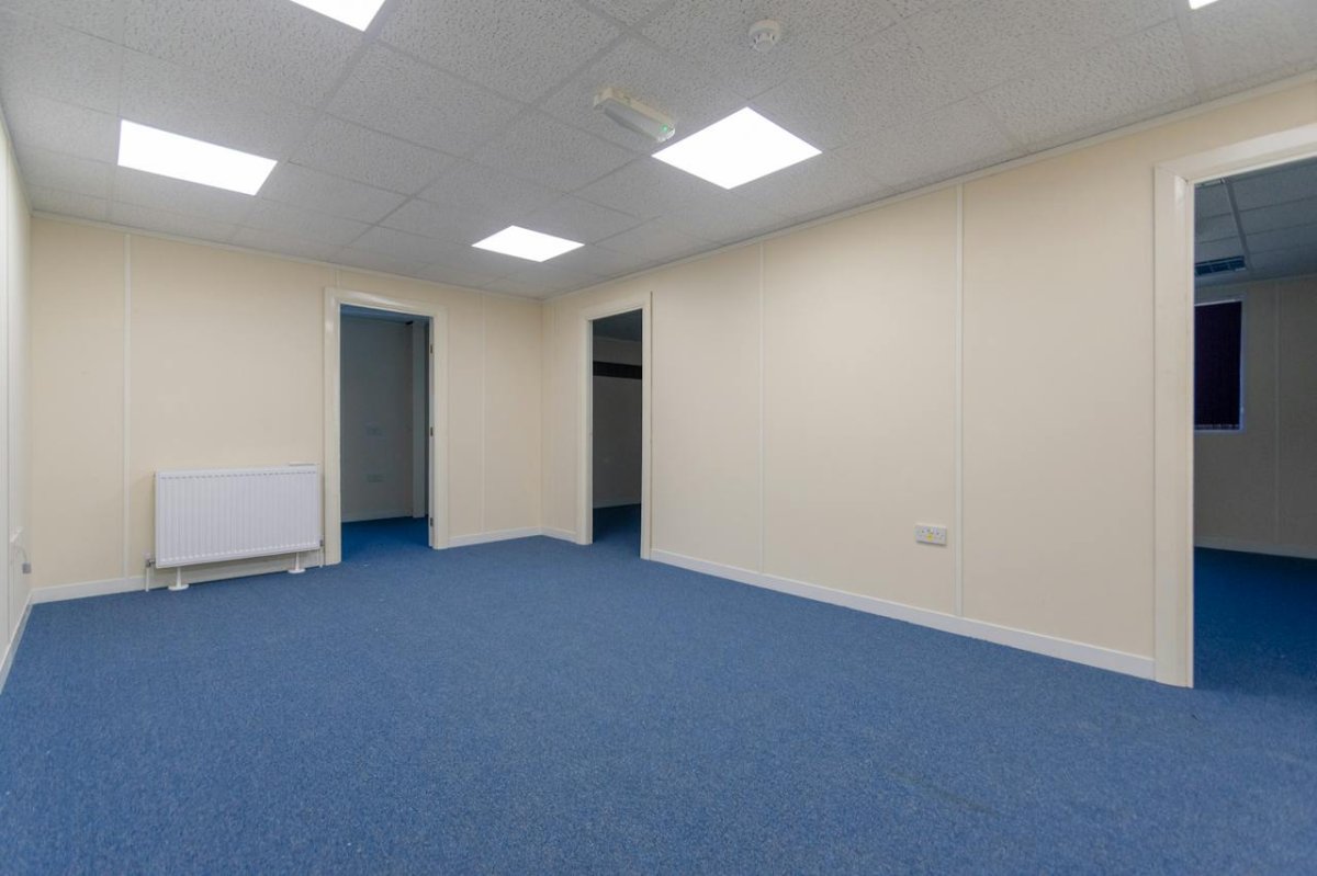 Retail/Shop in Poole - photo 3