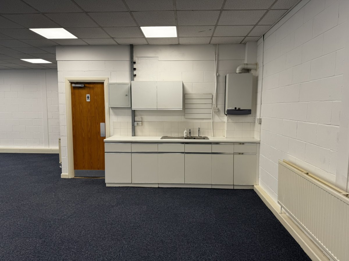 Retail/Shop in Doncaster - photo 2