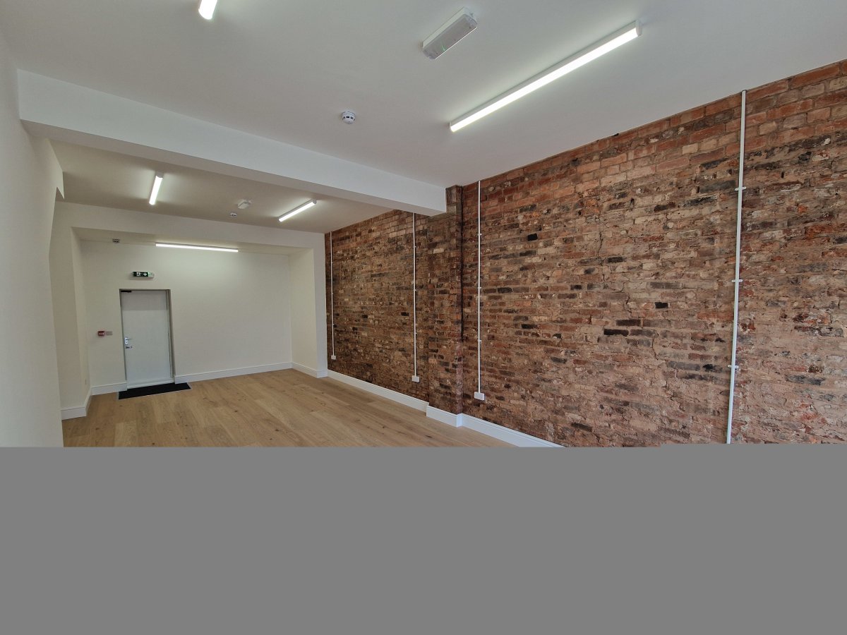 Retail/Shop in Alfreton - photo 2