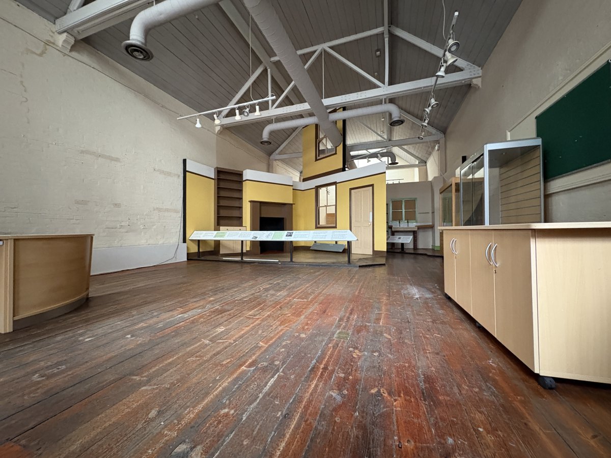 Retail/Shop in Eastleigh - photo 2