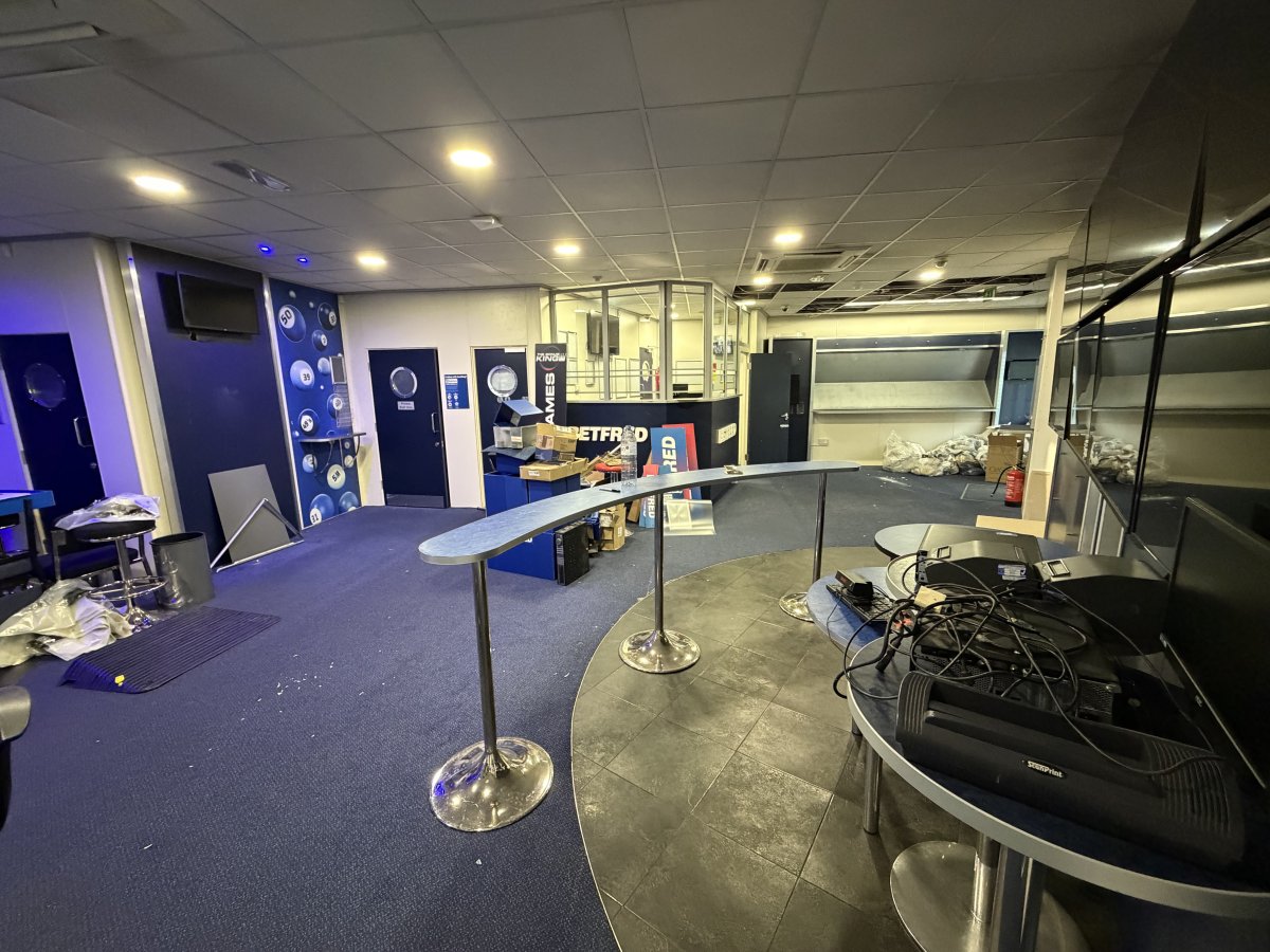 Retail/Shop in Salford - photo 3
