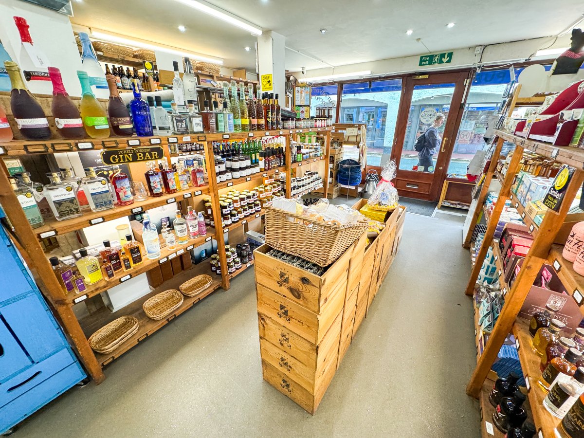 Retail/Shop in East Looe - photo 2