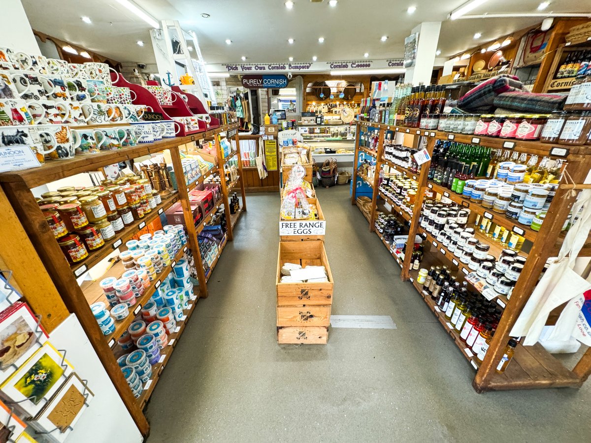 Retail/Shop in East Looe - photo 3