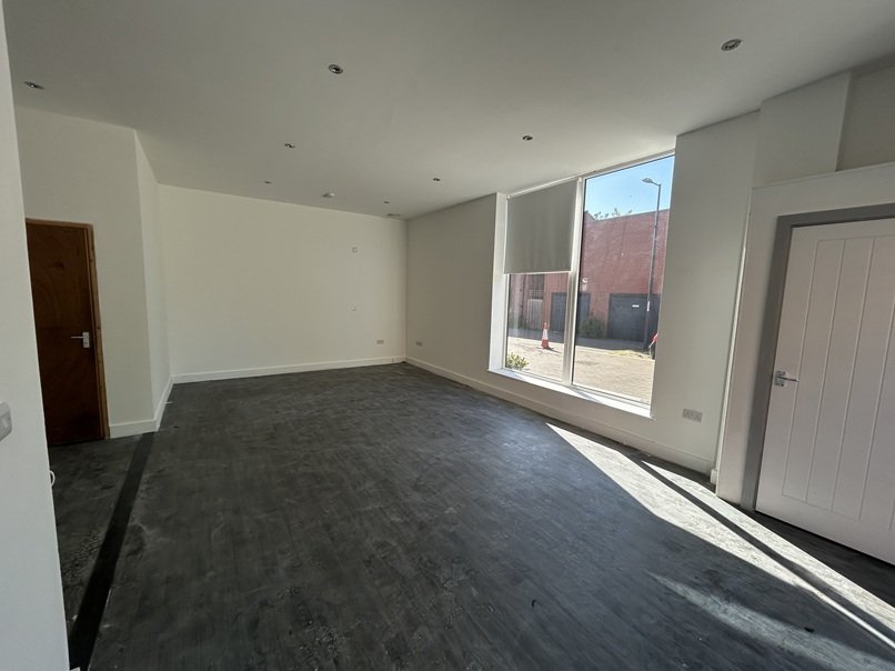 Retail/Shop in Derby - photo 3