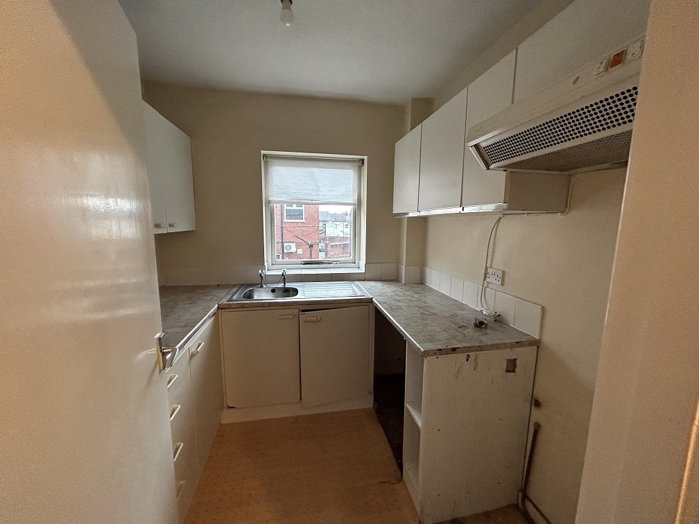 Retail/Shop in Macclesfield - photo 4