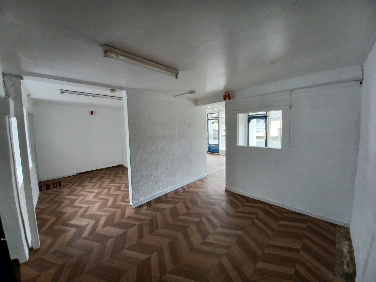 Retail/Shop in Camborne - photo 3
