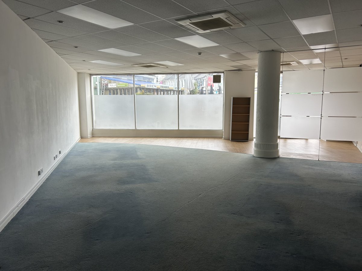 Retail/Shop in Plymouth - photo 2