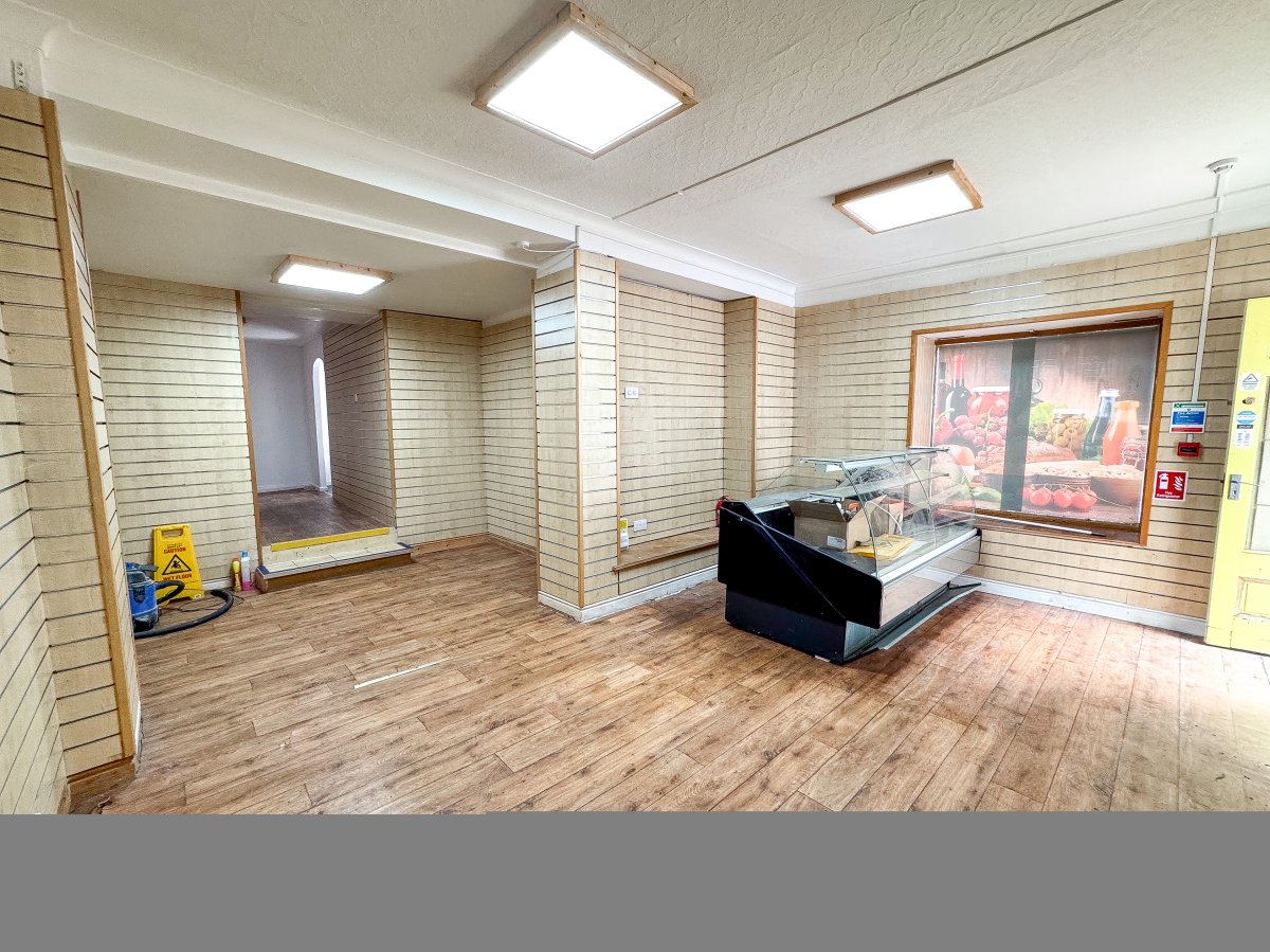Retail/Shop in Truro - photo 2