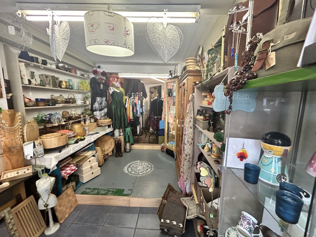 Retail/Shop in Gloucester - photo 3