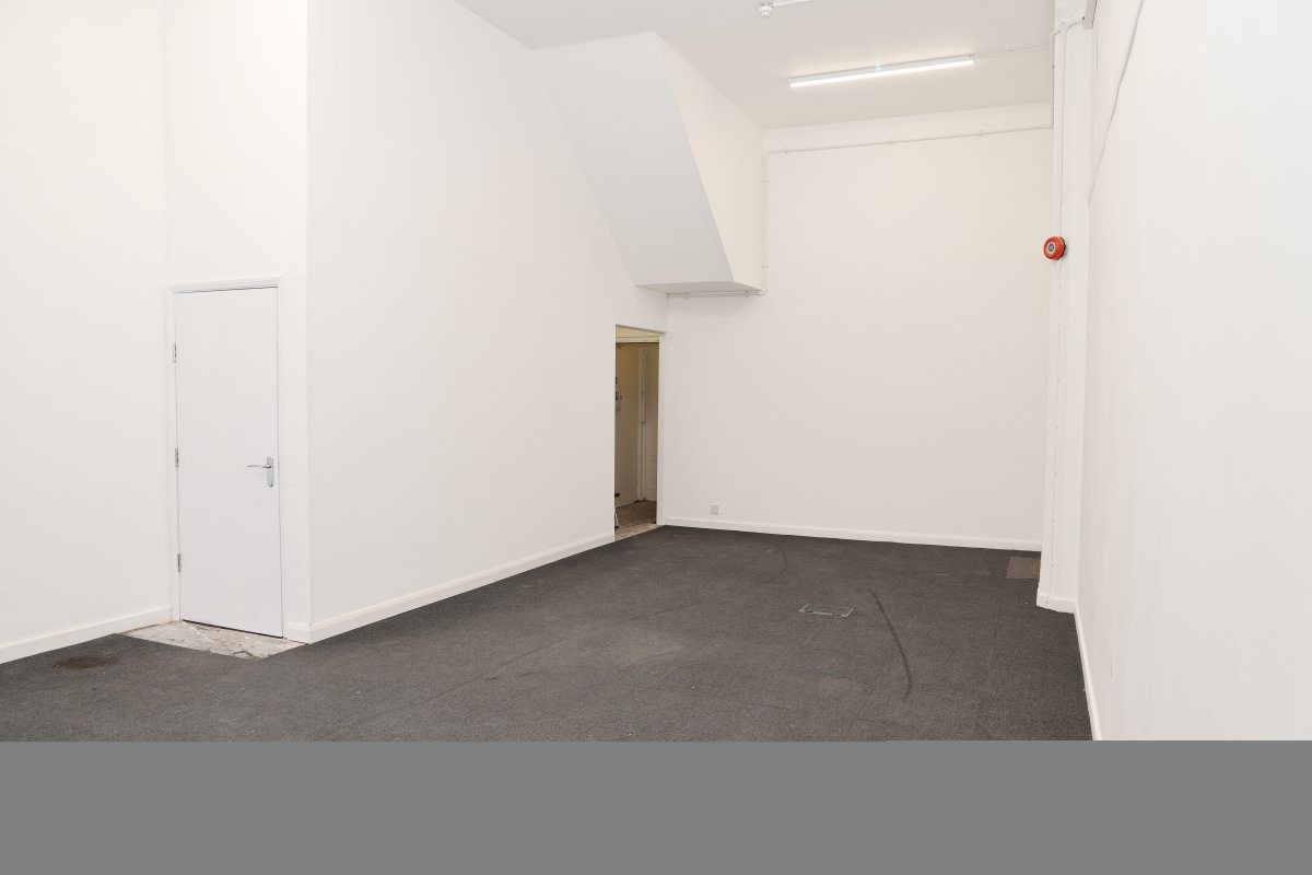 Retail/Shop in Cheltenham - photo 3