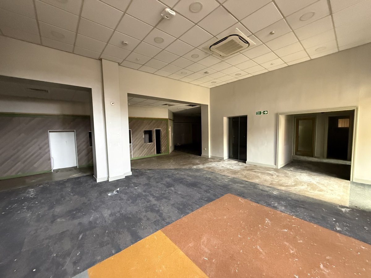 Retail/Shop in Hinckley - photo 3