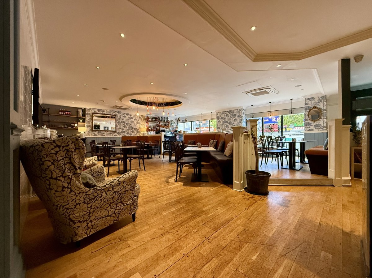 Retail/Shop in Hinckley - photo 2