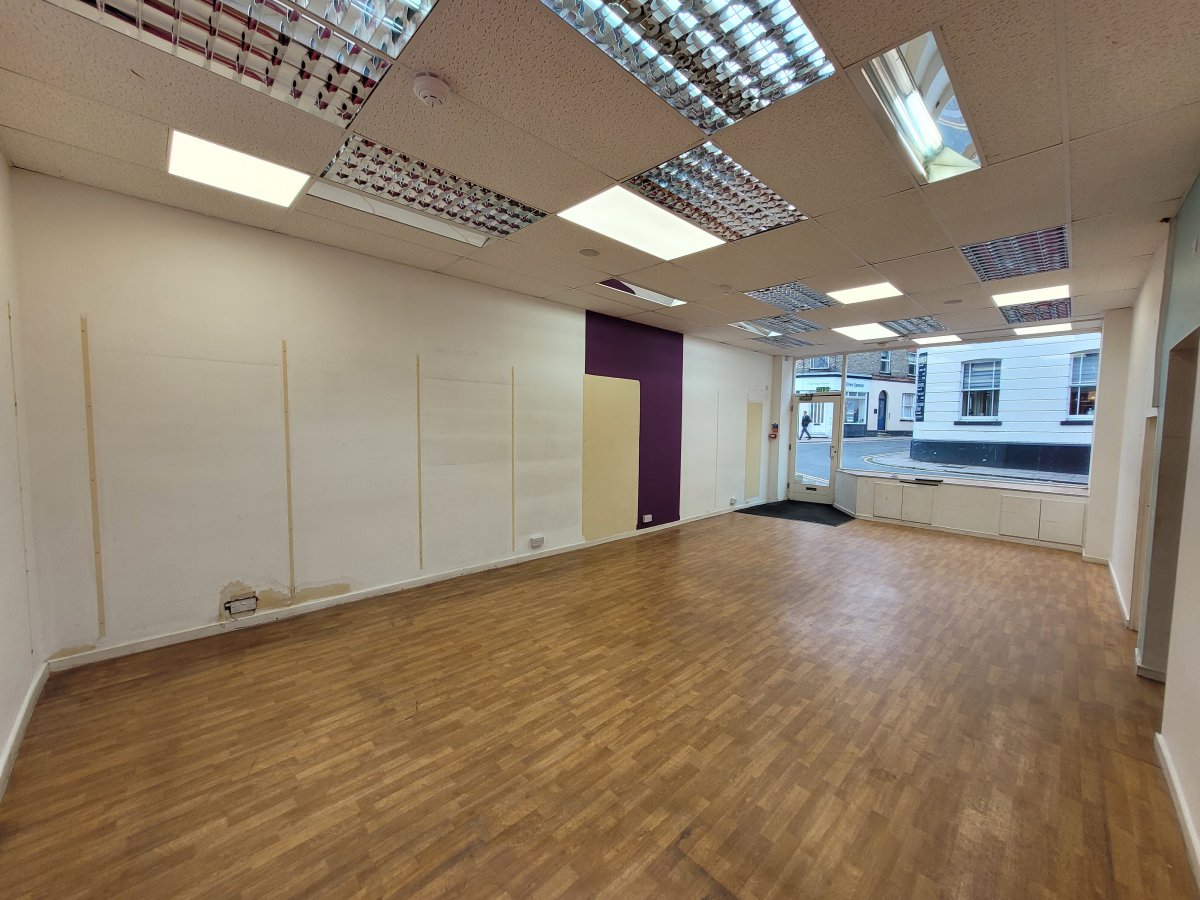 Retail/Shop in Huntingdon - photo 2