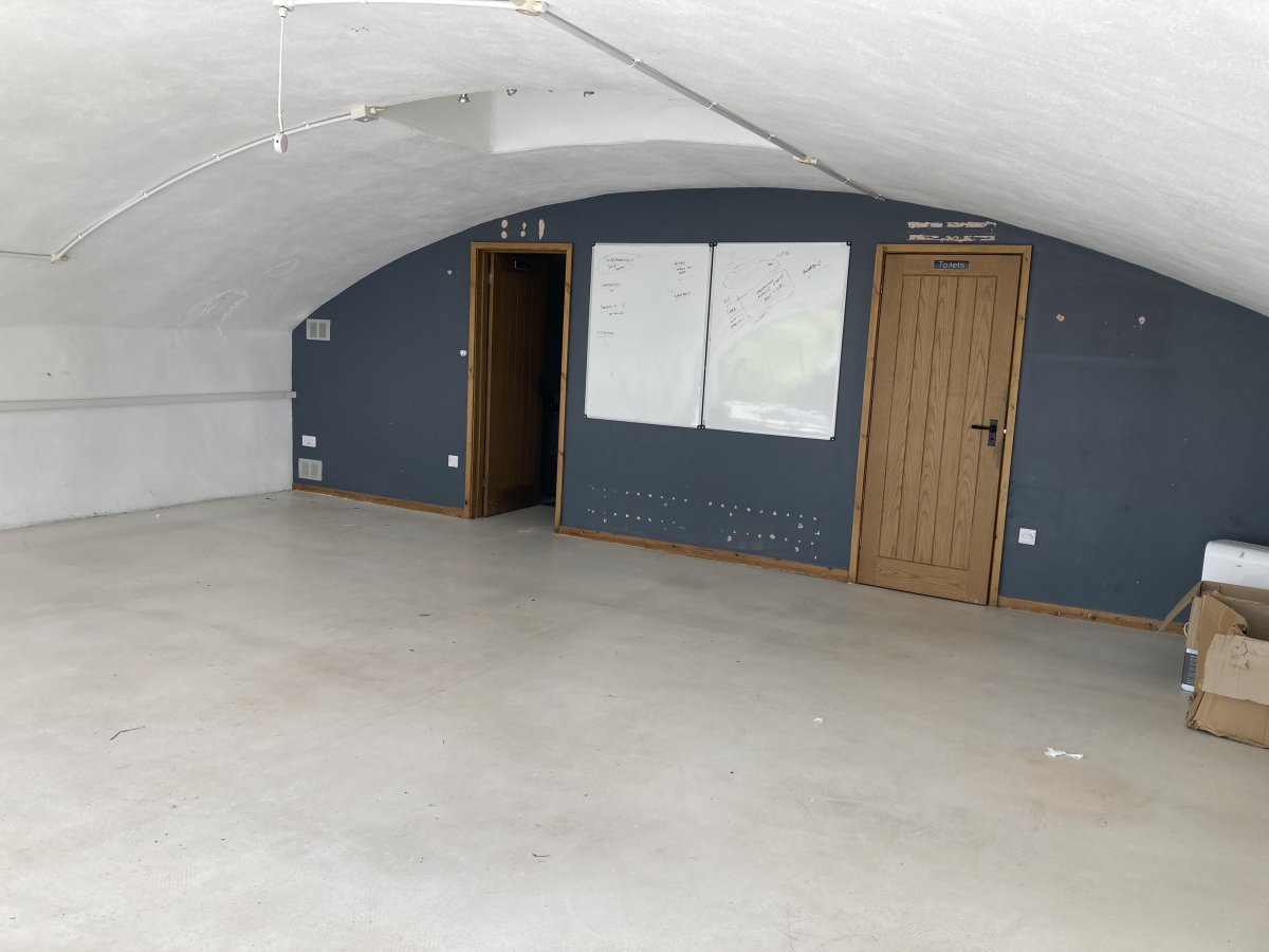 Retail/Shop in Sheffield - photo 3