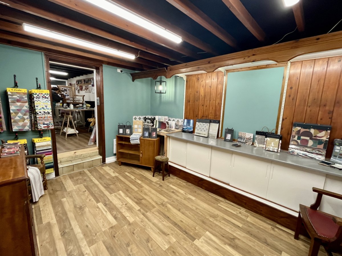 Retail/Shop in Alton - photo 3