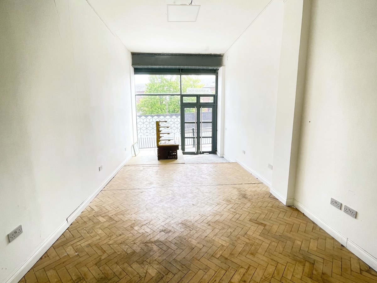 Retail/Shop in Burton On Trent - photo 3