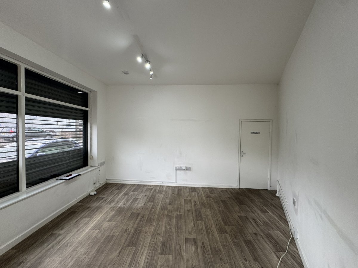 Retail/Shop in Doncaster - photo 2