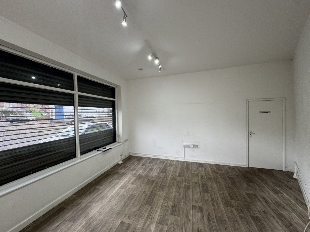 Retail/Shop in Doncaster - photo 3