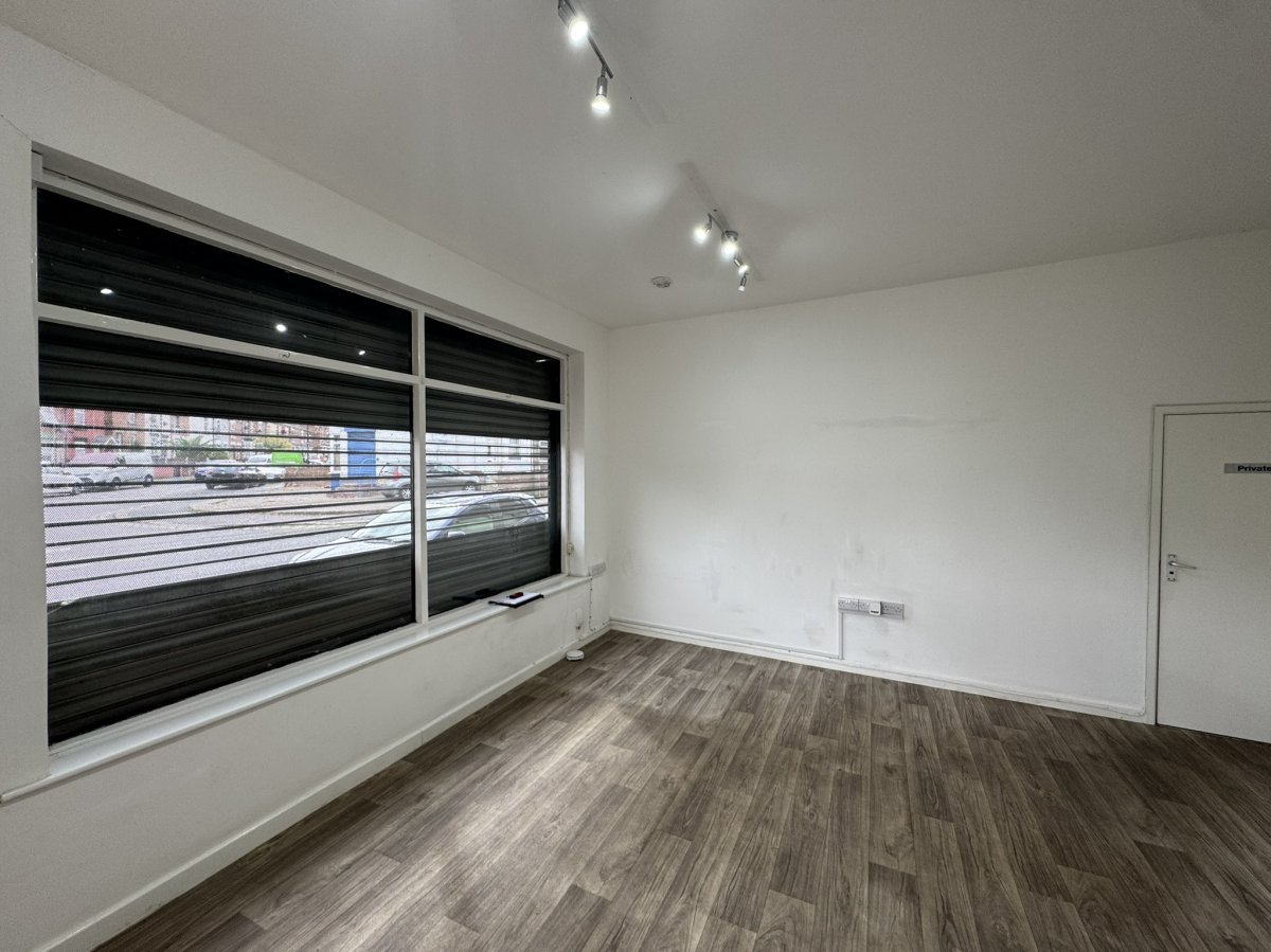Retail/Shop in Doncaster - photo 4