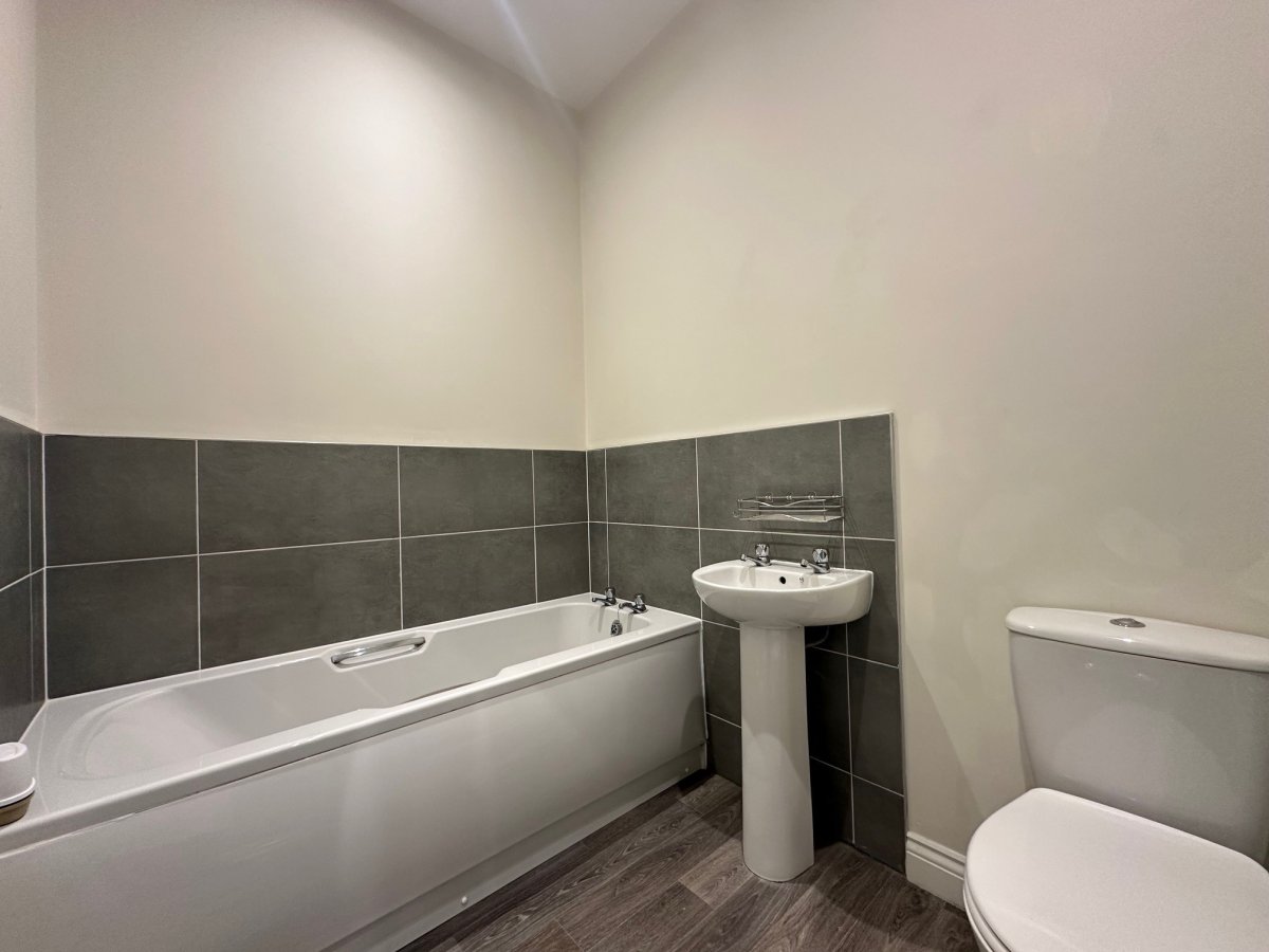 Retail/Shop in Brighouse - photo 4