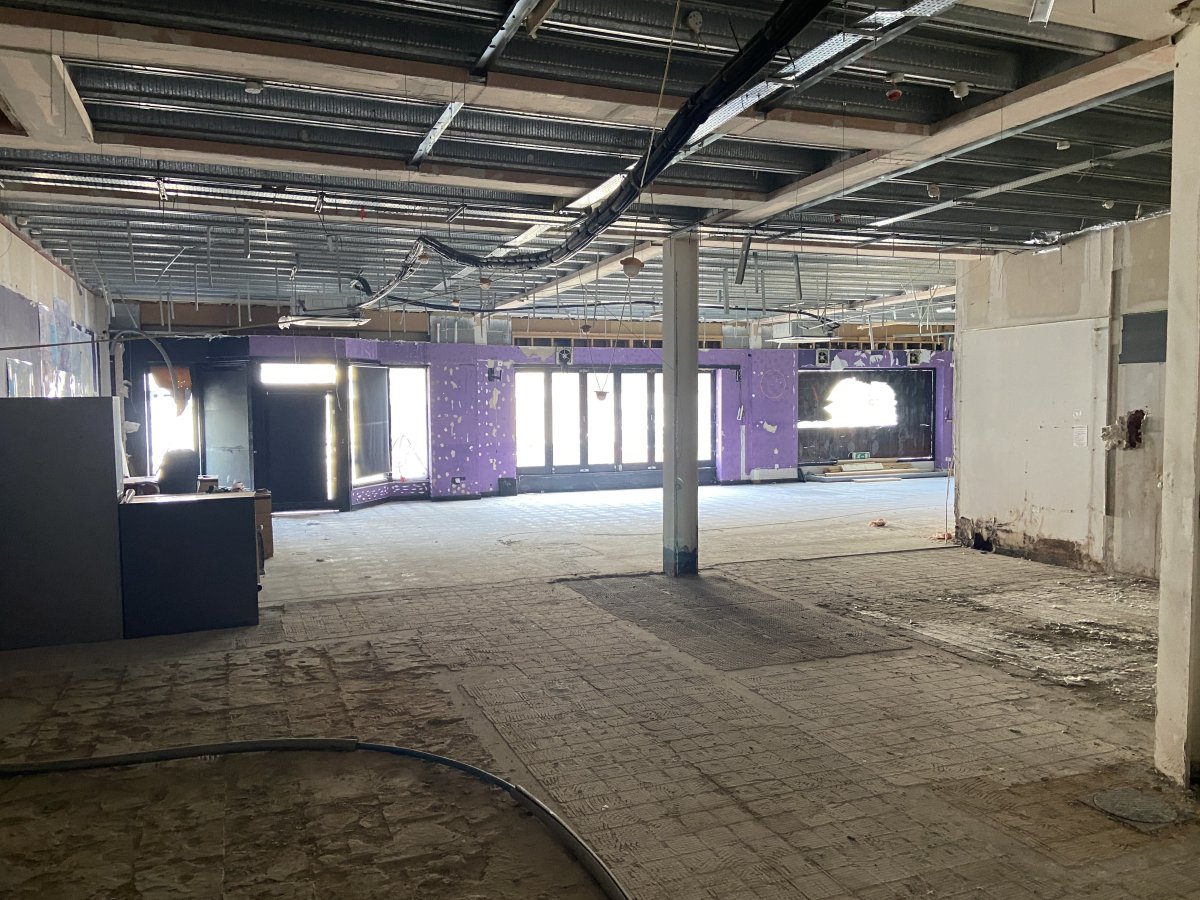 Retail/Shop in Crawley - photo 2