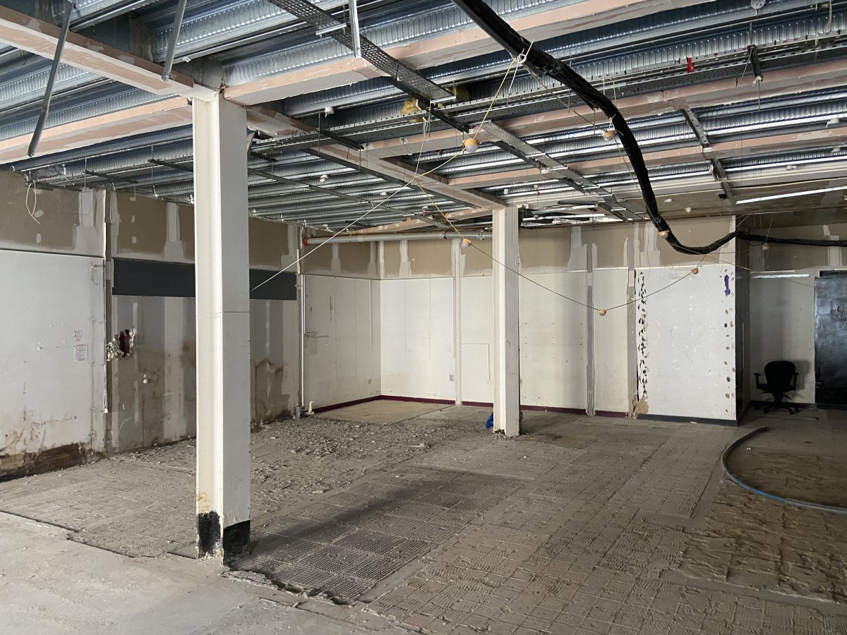 Retail/Shop in Crawley - photo 3