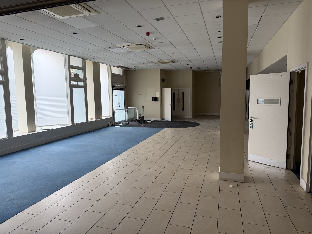 Retail/Shop in Halifax - photo 4