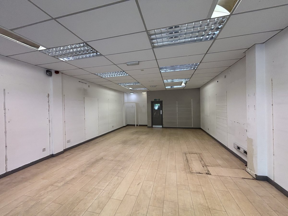 Retail/Shop in Dewsbury - photo 3