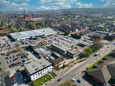 Retail/Shop in Oldham - photo 2