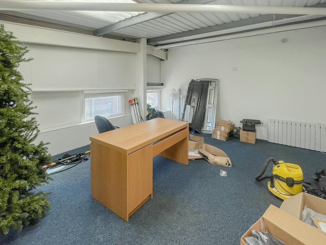 Retail/Shop in Poole - photo 3