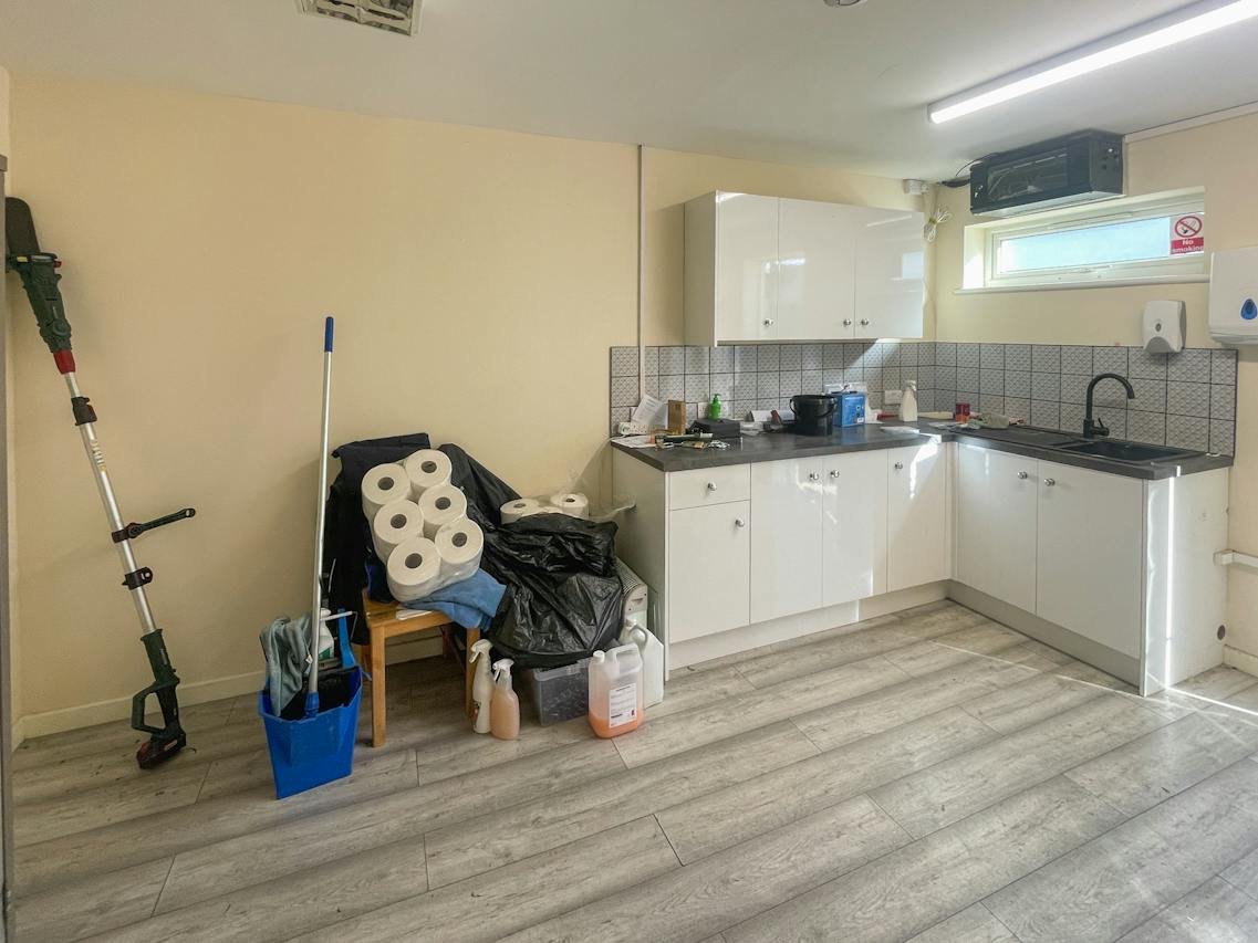 Retail/Shop in Poole - photo 4