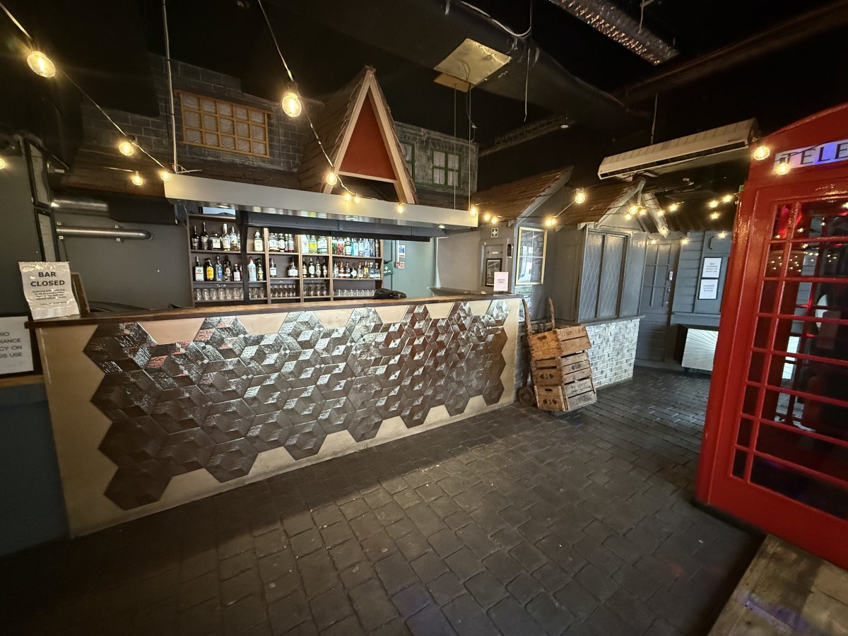 Retail/Shop in Croydon - photo 3