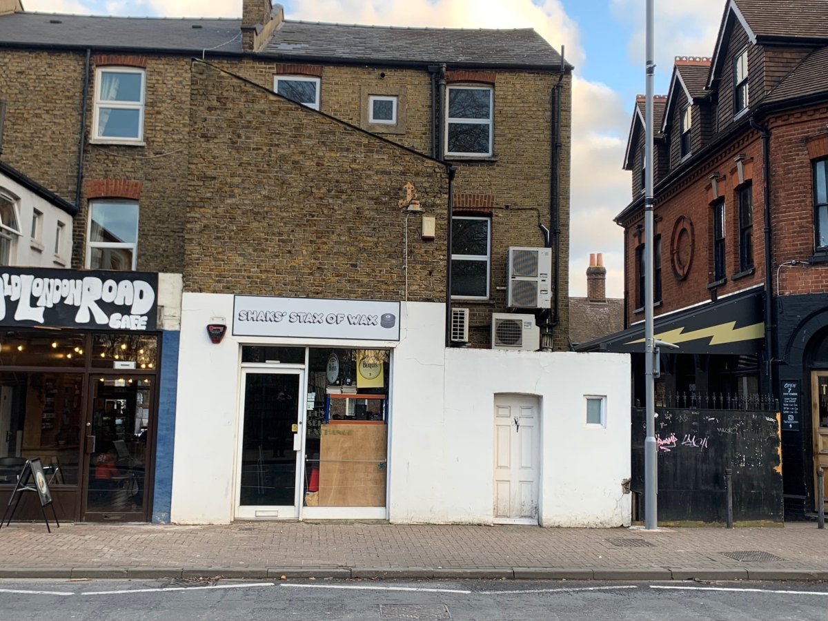 Retail/Shop in London - photo 2