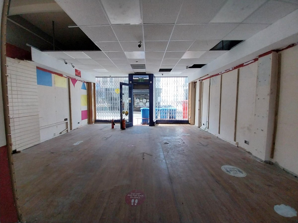 Retail/Shop in Brighton - photo 3