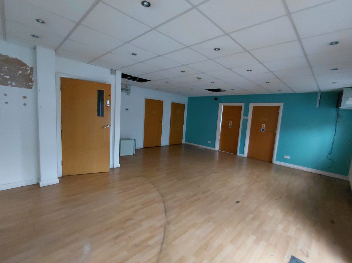 Retail/Shop in Haywards Heath - photo 2