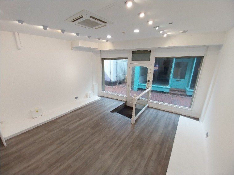 Retail/Shop in Brighton - photo 3