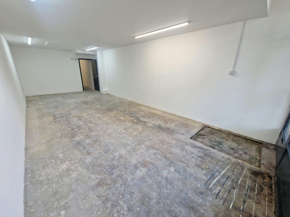 Retail/Shop in Portsmouth - photo 2