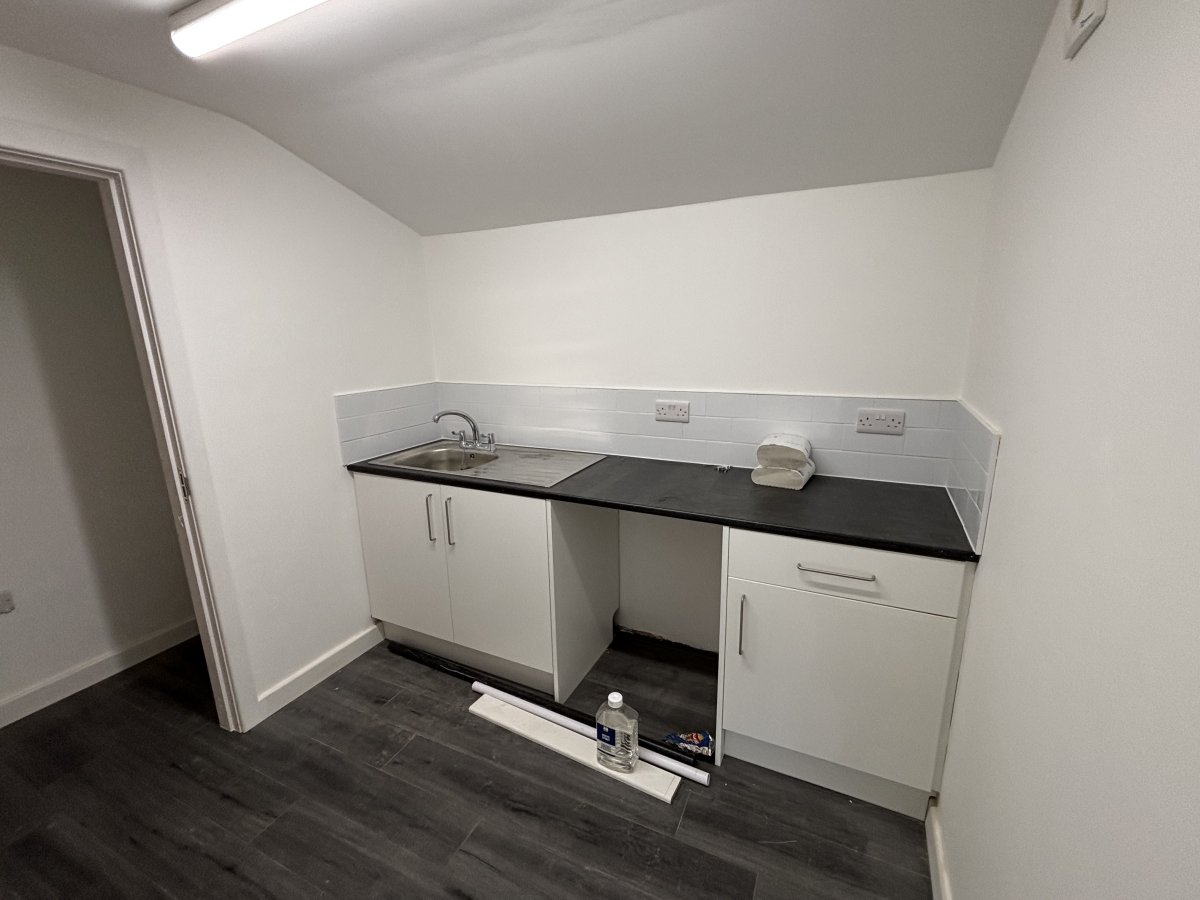 Retail/Shop in West Vale - photo 3