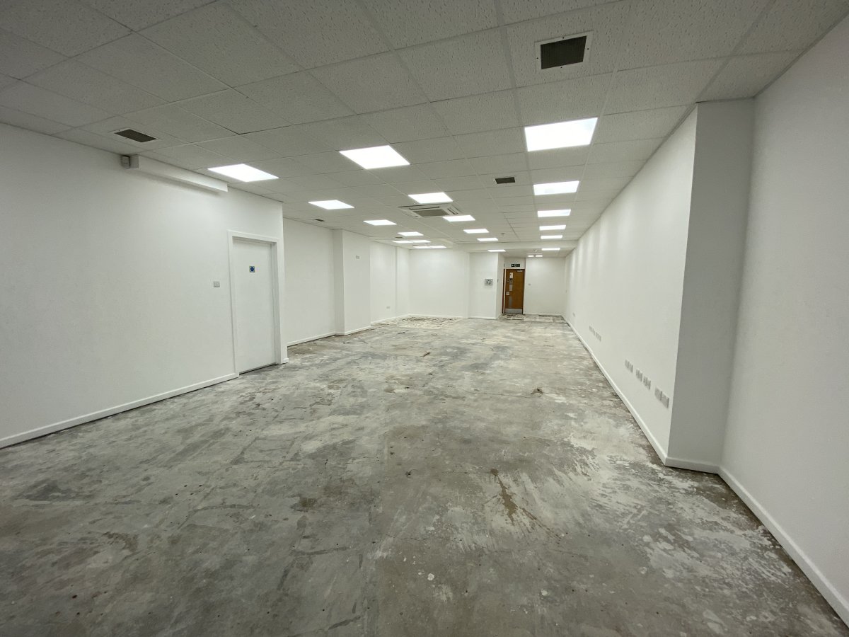 Retail/Shop in Croydon - photo 3