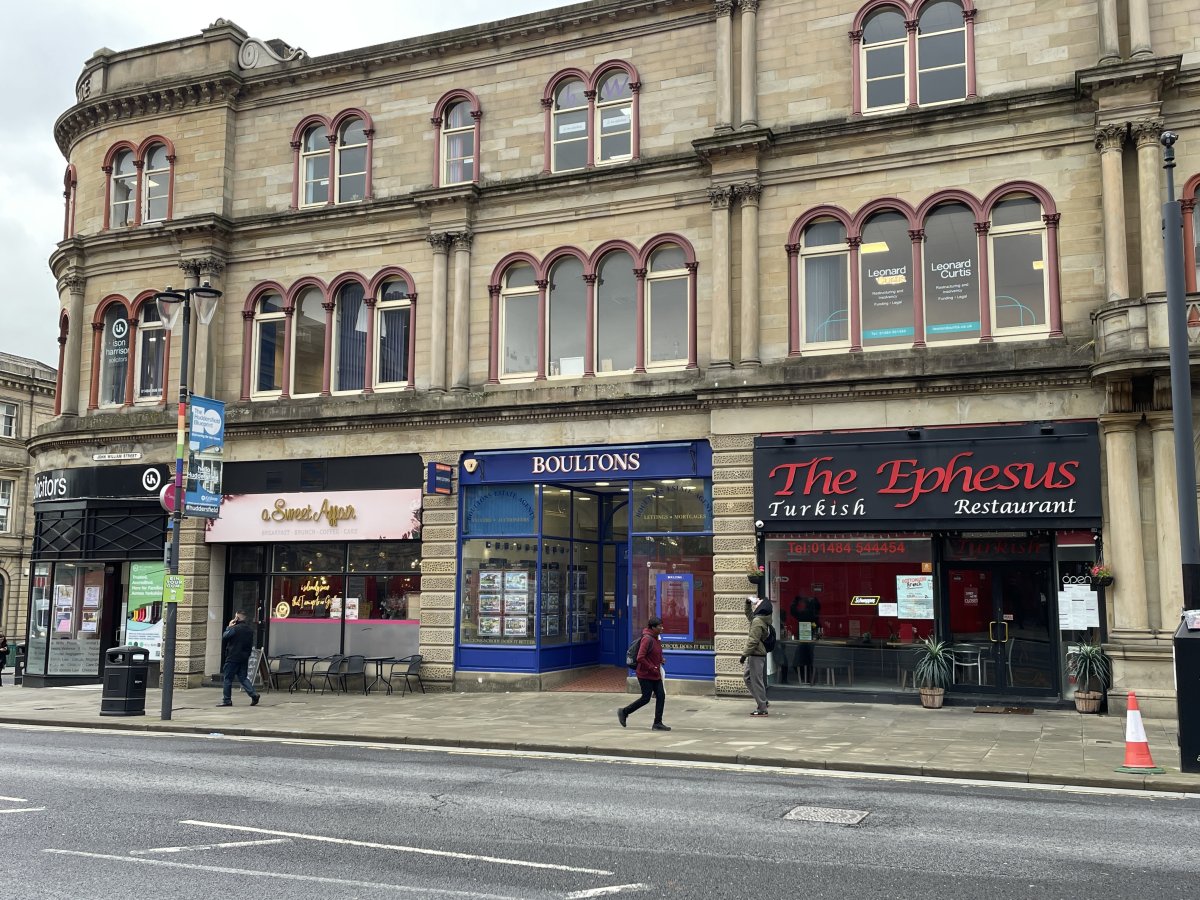 Retail/Shop in Huddersfield - photo 2
