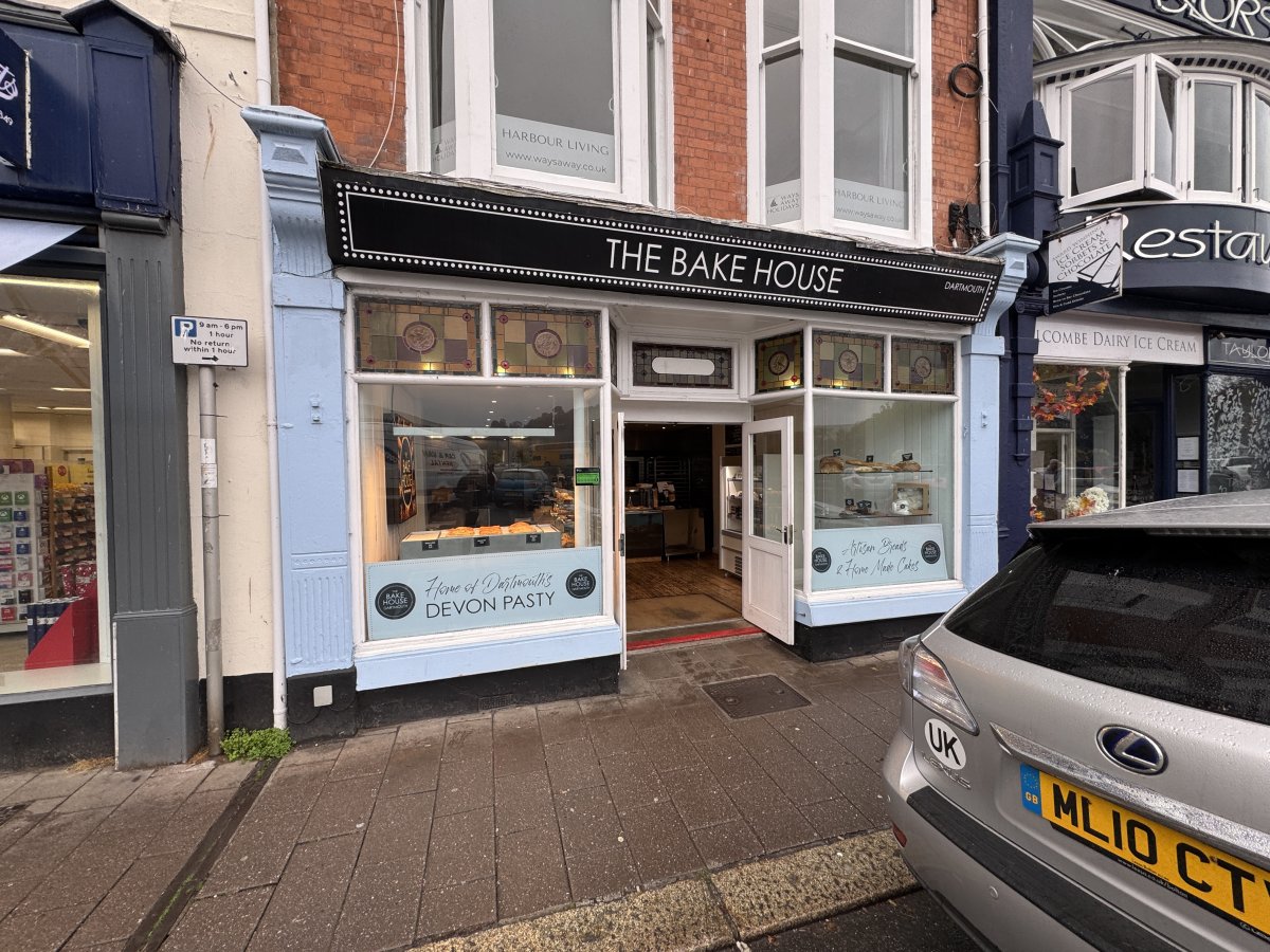 Retail/Shop in Dartmouth - photo 2