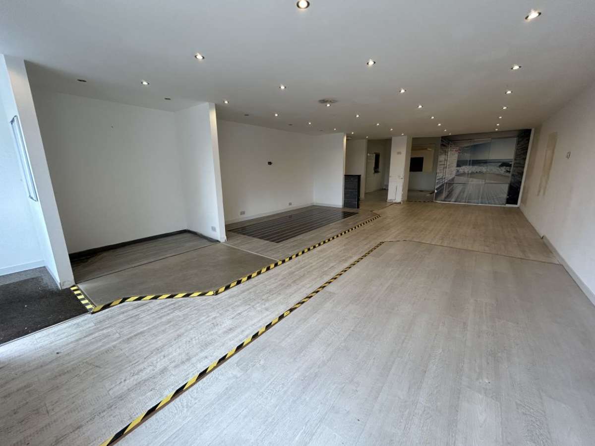 Retail/Shop in Plymouth - photo 3